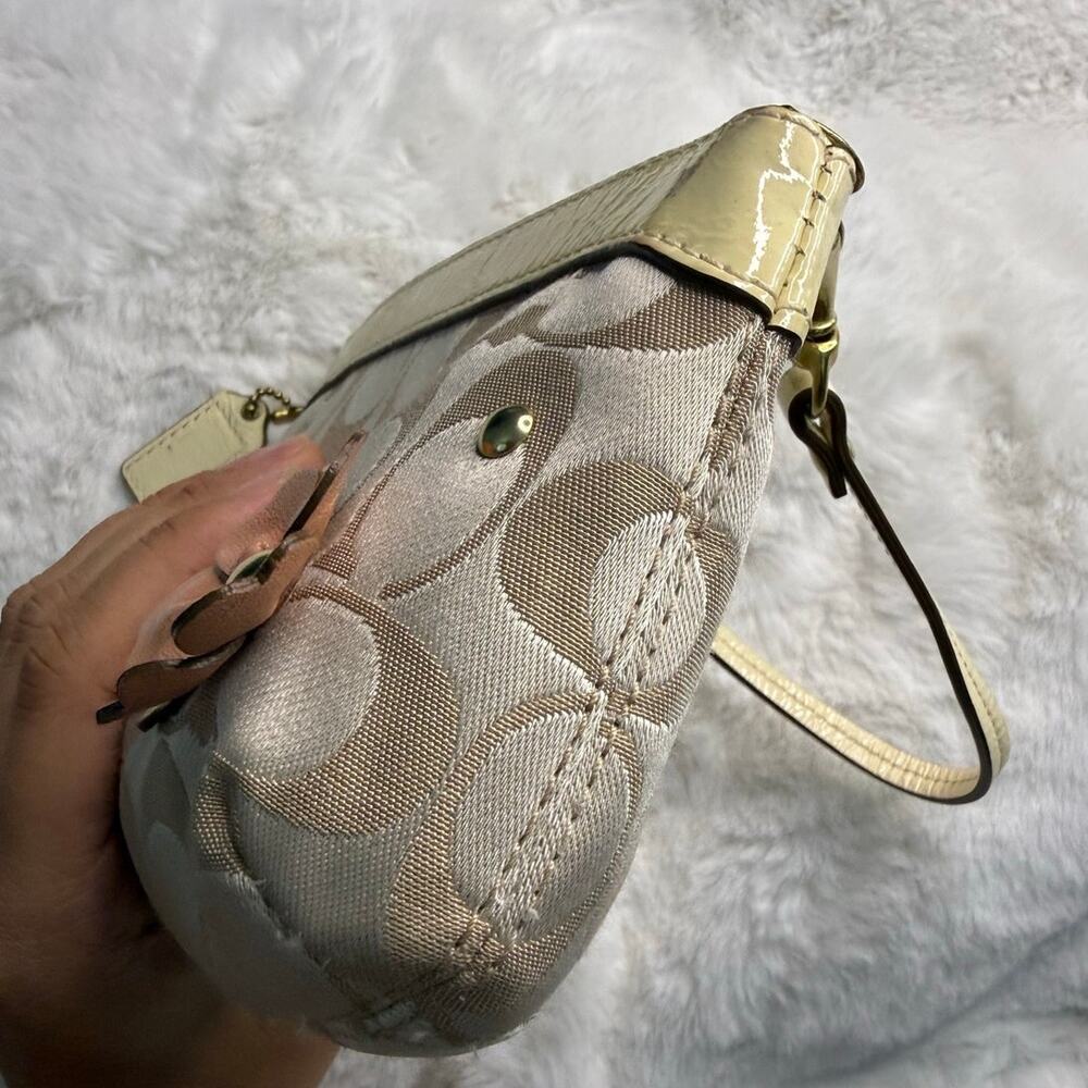 COACH Tan Signature Canvas Flower Wristlet - Picture 5 of 9